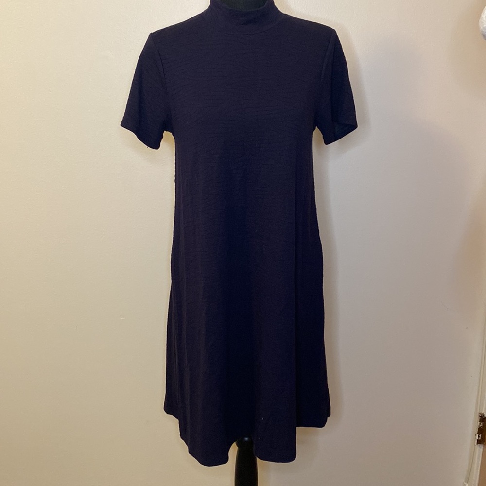 💖 2/$25 Fleur Bleue Mock Neck Textured Mini Dress